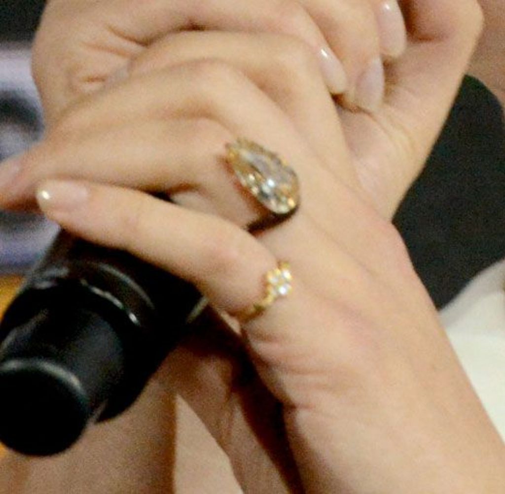 Scarlett Johansson Engagement Ring - 11 Carat Diamond Ring Close Up