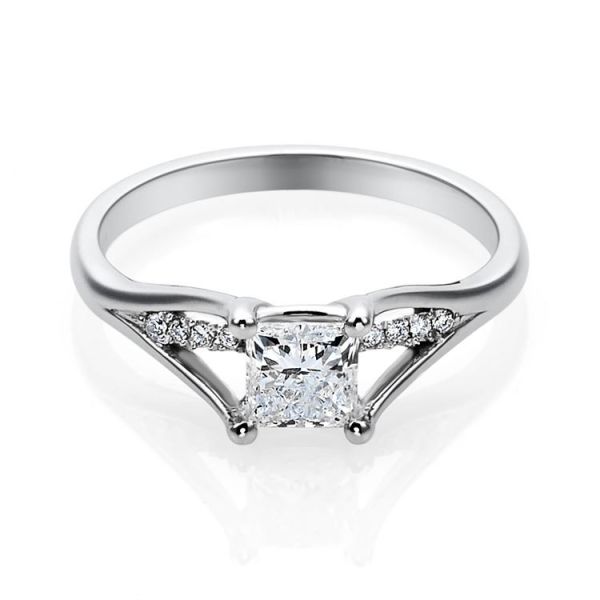 Platinum Certificated Princess Cut Diamond Ring-0101530