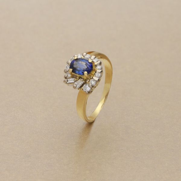 Pre Owned 18ct Yellow Gold 0.69ct Oval-Cut Blue Sapphire Ckuster Ring-7002009
