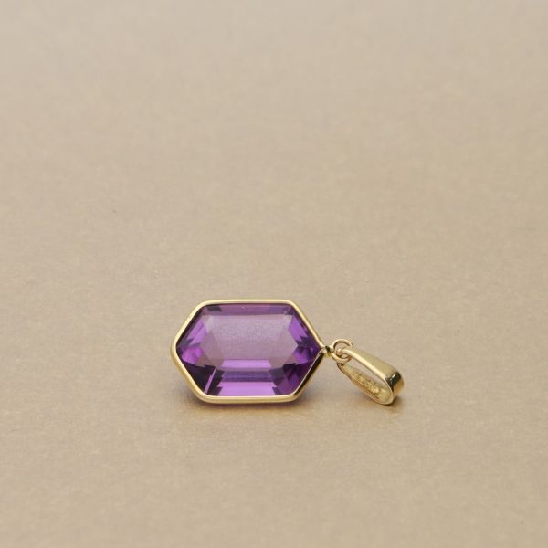 Pre Owned 18ct Yellow Gold Hexagonal Amethyst Pendant-7010012