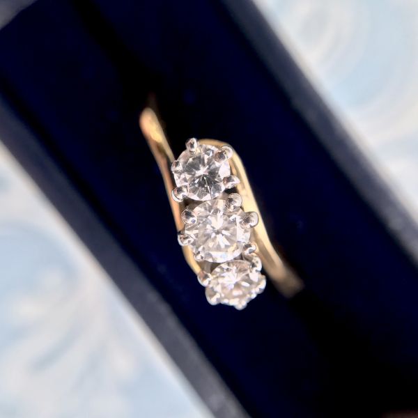 Pre Owned Ladies 18ct Yellow Gold 3 Stone Diamond Ring - Size N-3
