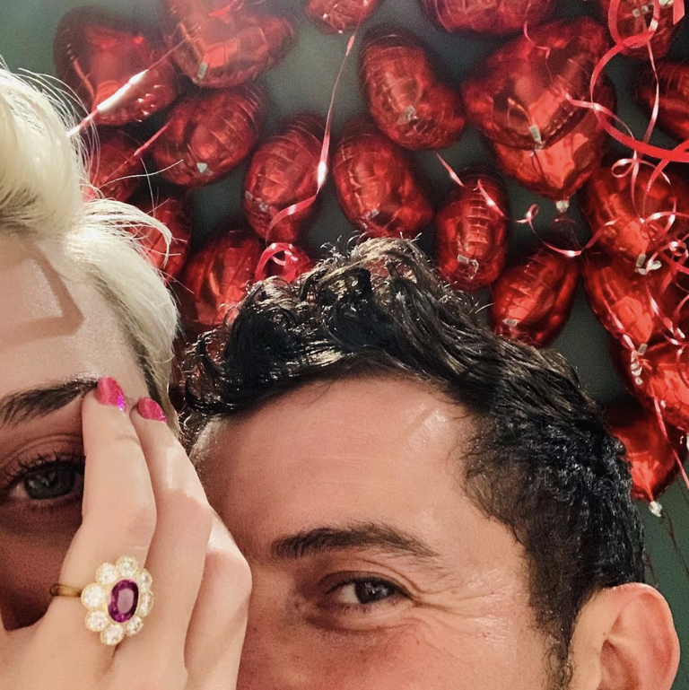 KATY PERRY’S ENGAGED – TAKE A CLOSER LOOK AT KATY PERRY’S PINK DIAMOND CLUSTER RING!