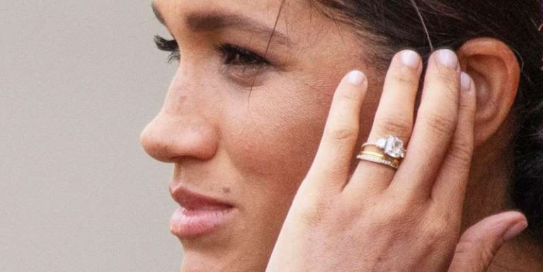 meghan markle bespoke eternity ring on hand with engagement and wedding ring 1